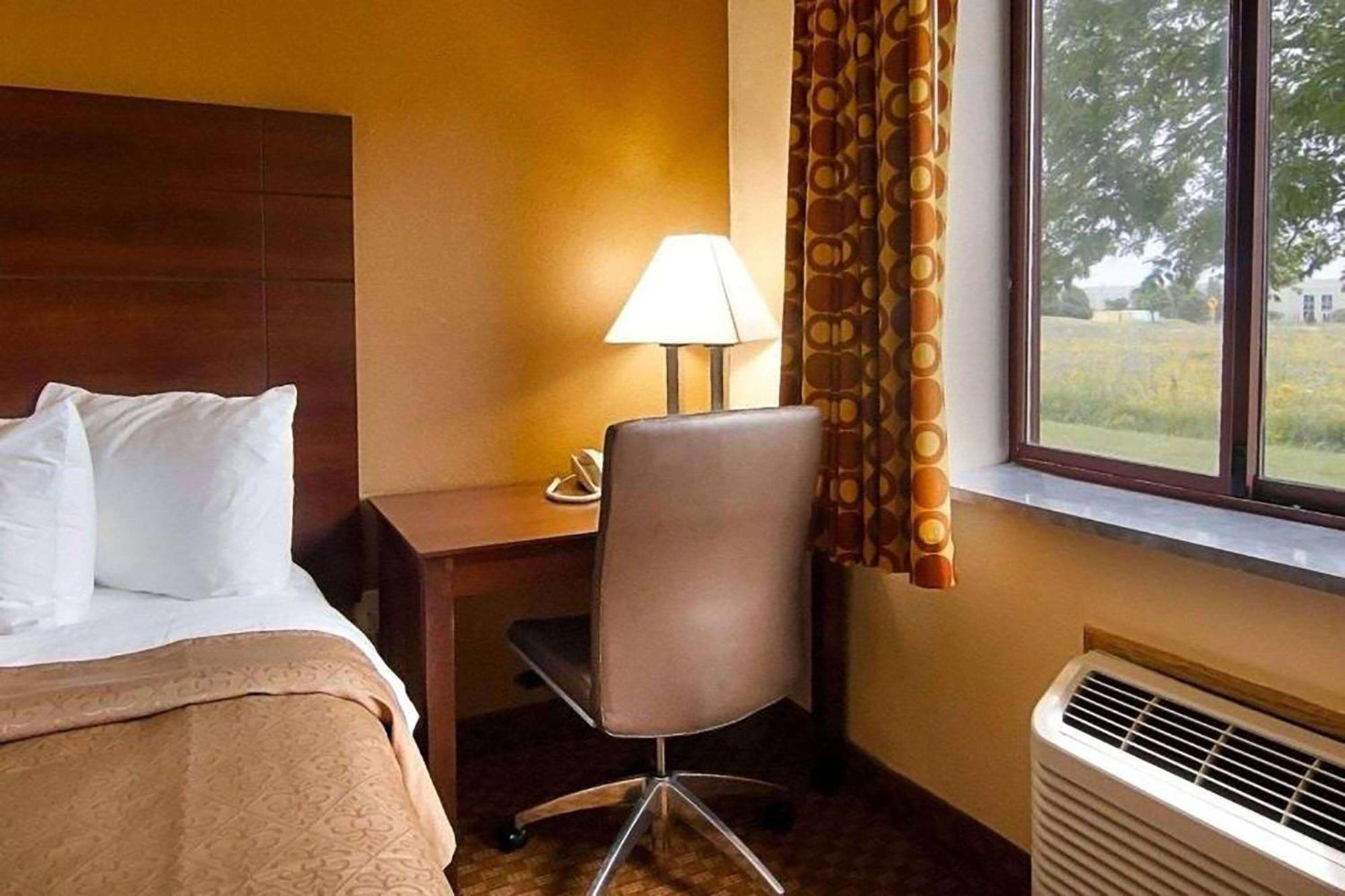 Super 8 By Wyndham Sturtevant Racine Kültér fotó